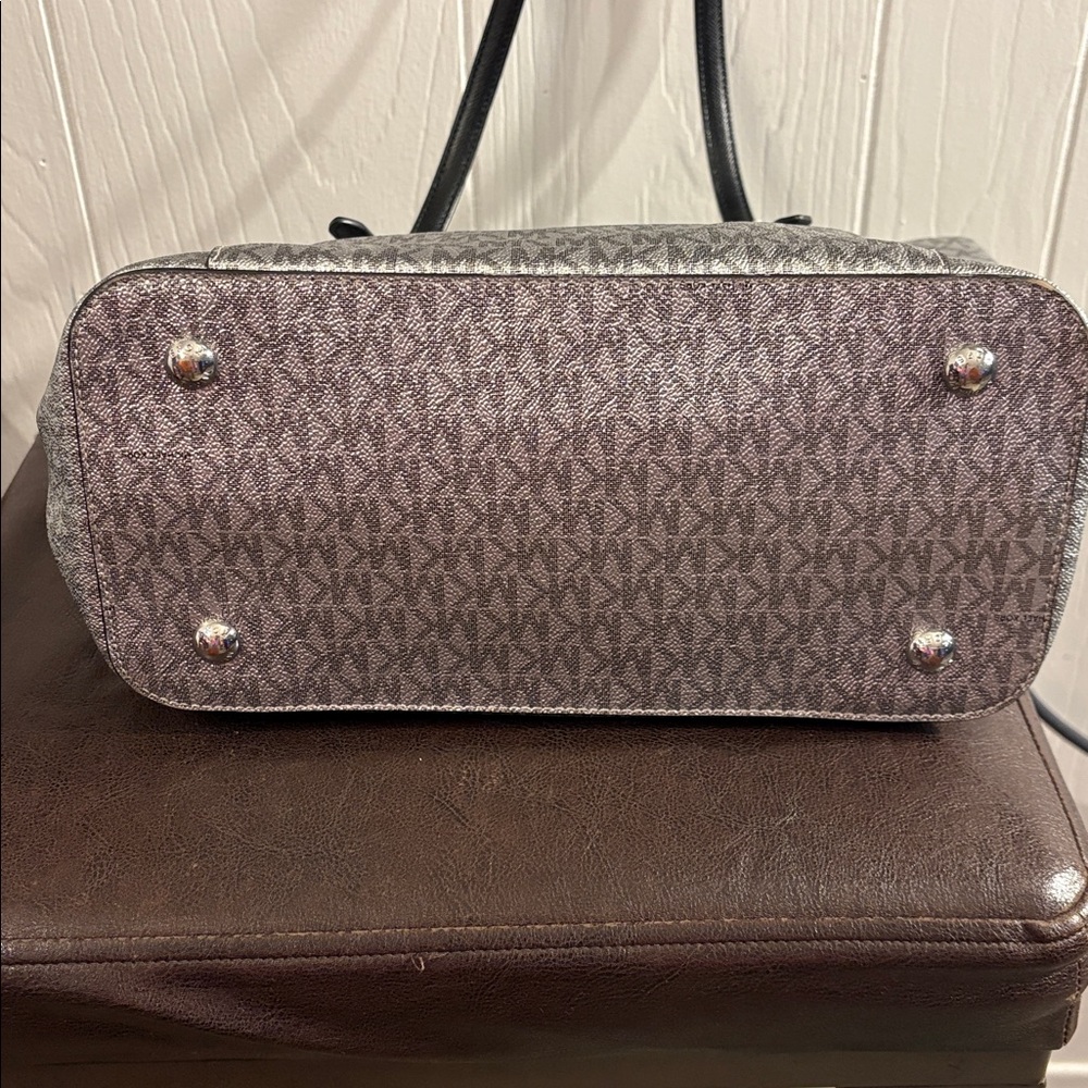 Like New Michael Kors Metallic Jetset Handbag ❤️ - Picture 5 of 12